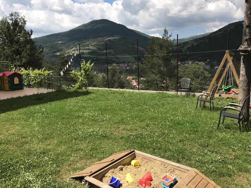 Iskrets Mala Planina Guest House מראה חיצוני תמונה